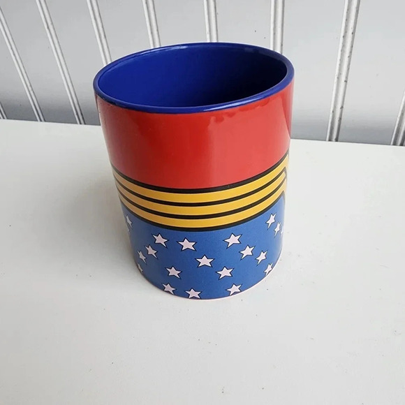 Wonder Woman 12 oz. Coffee Mug Cup DC Comics Gold Red Blue - Picture 5 of 7